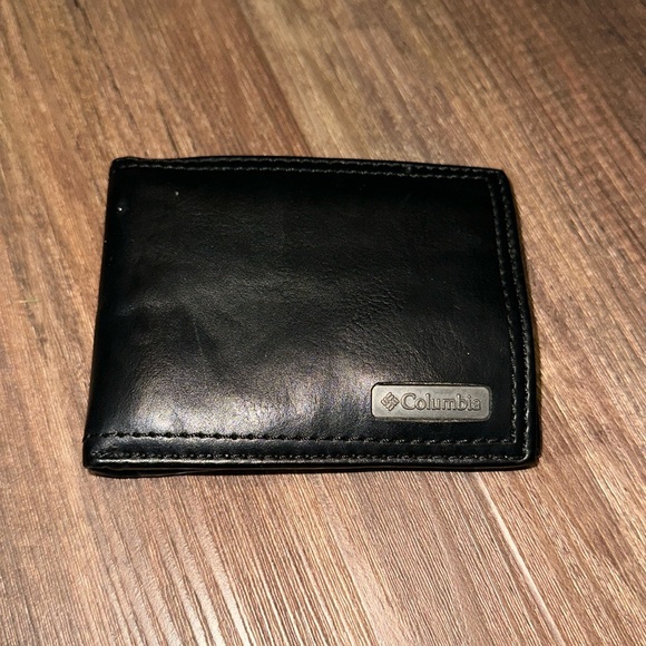 COLUMBIA MENS BLACK WALLET - Picture 1 of 5
